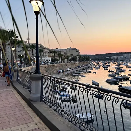 Apartman Stunning Seafront With Spectacular Sea Views San Pawl il-Baħar