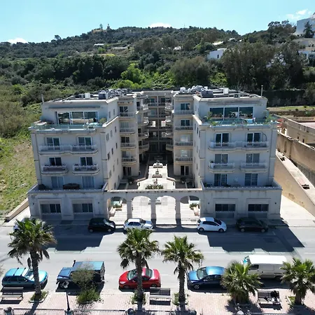 Stunning Seafront With Spectacular Sea Views 公寓