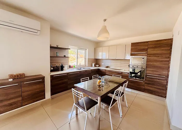 Stunning Seafront With Spectacular Sea Views Σεντ Πόλς Μπέι