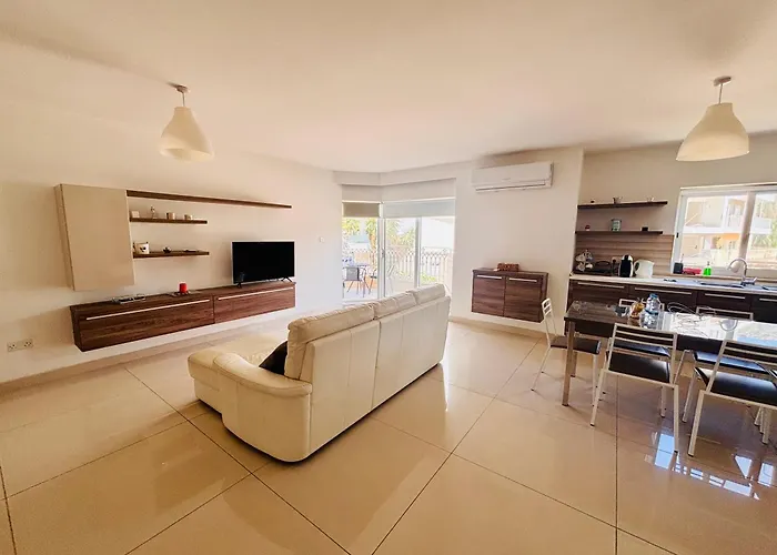 Stunning Seafront With Spectacular Sea Views *