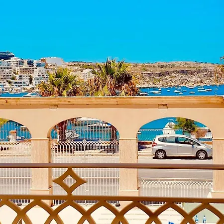 Stunning Seafront With Spectacular Sea Views アパート セント・ポールズ・ベイ